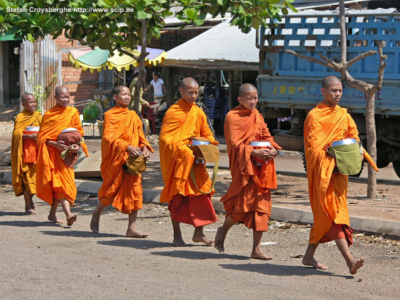 Kampong Chhnang - jonge monikken  Stefan Cruysberghs